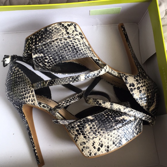 Platform shoes - Picture 1 of 3